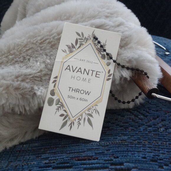AVANTE HOME ~ Ultra Soft, THROW BLANKET ~ Faux Fur and Velour ~ NEW - Picture 5 of 6